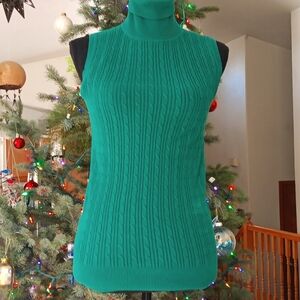 Gap Sweater sleeveless. Super cute. Great condition. Size S Christmas green!